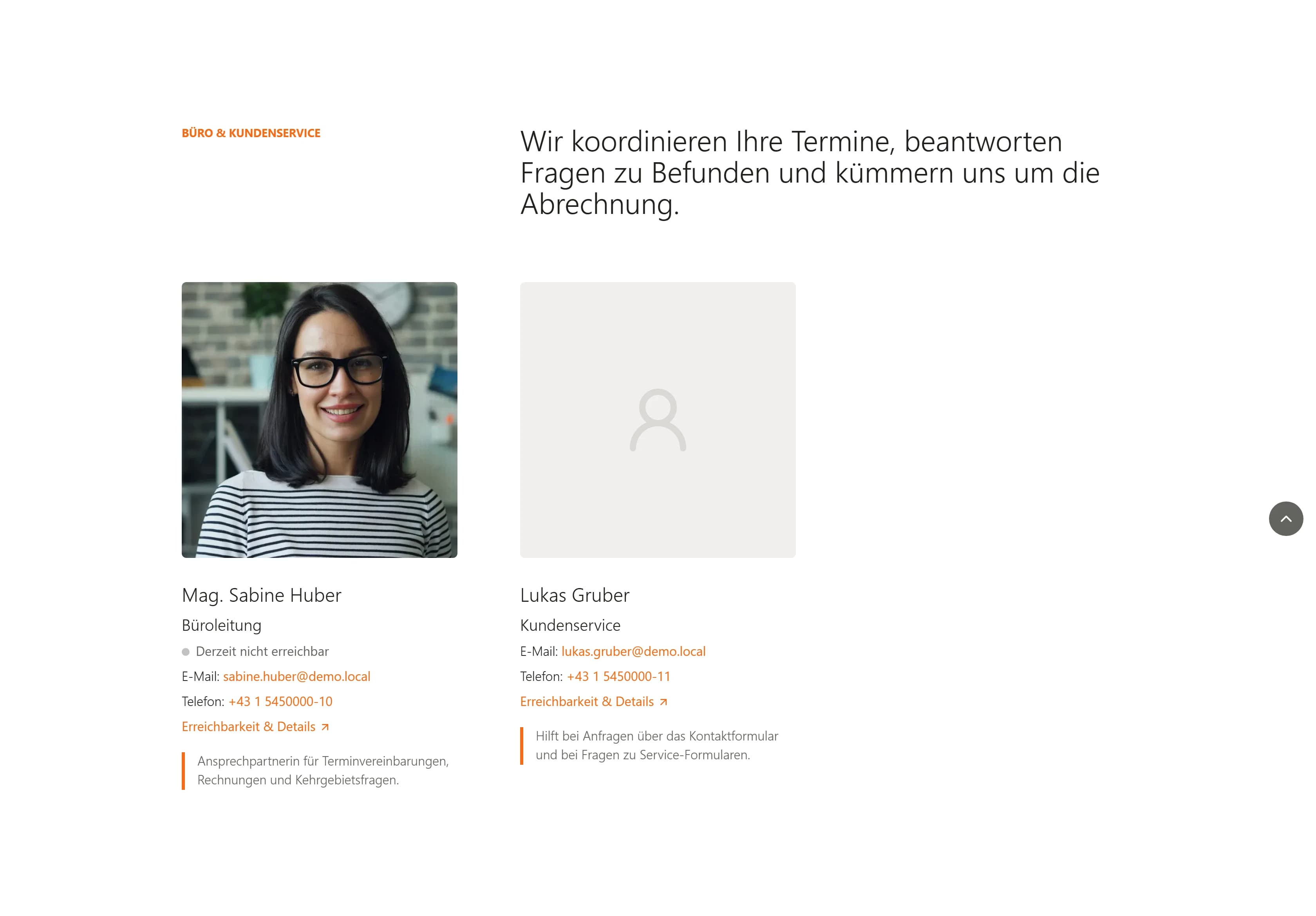 Startseite der Betriebswebsite: Team 'Büro & Kundenservice' mit Beschreibung, darunter die Karten von Sabine Huber mit Foto und Lukas Gruber mit Platzhalter